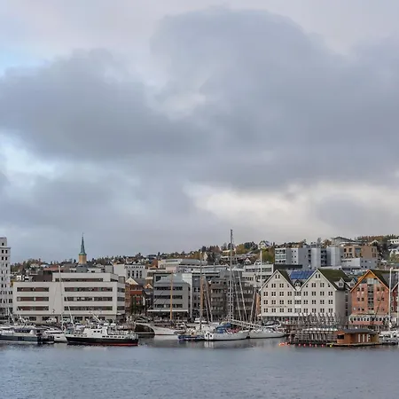 Uhre - Spectacular Views And Location Tromso